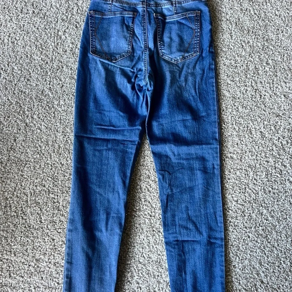 Kendall and Kylie Jeans 5/27